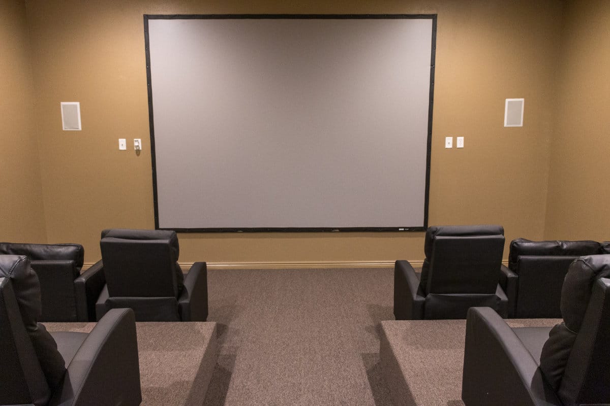 Pinnacle Point Apartment Amenities Theatre - Movie Theater Room
